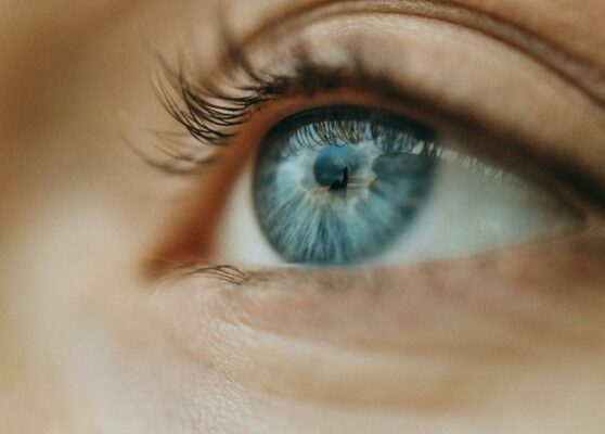 Le poids du regard des autres